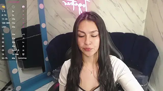 Maleja_v_ on StripChat