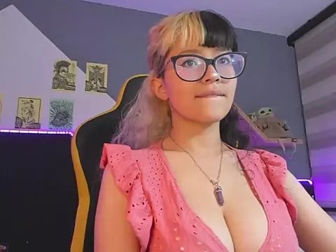 Marcelinee__ on StripChat