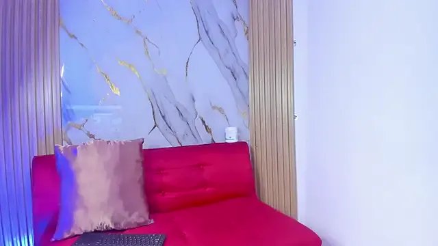 Mariana_16_ on StripChat