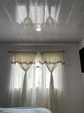 Marianahb-e on StripChat