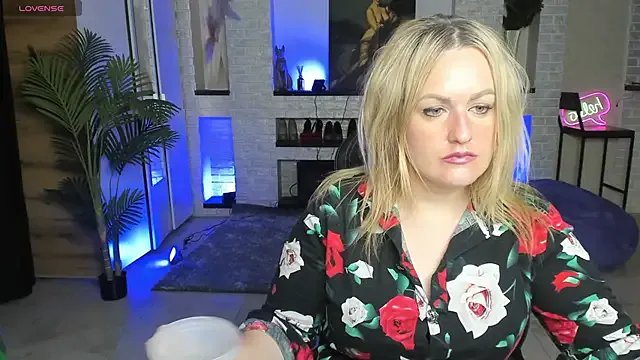 Freechat MariemLui on StripChat