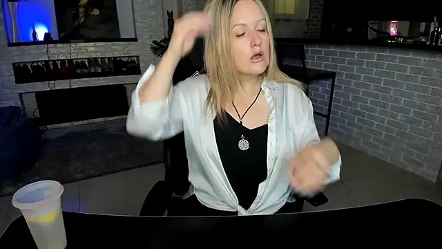 Freechat MariemLui on StripChat