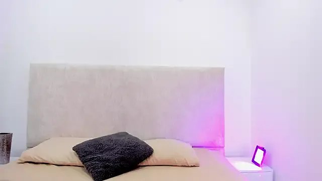 Martinaa_Garcia on StripChat