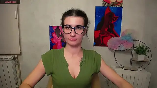 MaryEm976 on StripChat