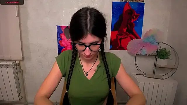 MaryEm976 on StripChat