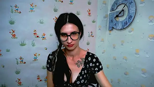 MaryEm976 on StripChat