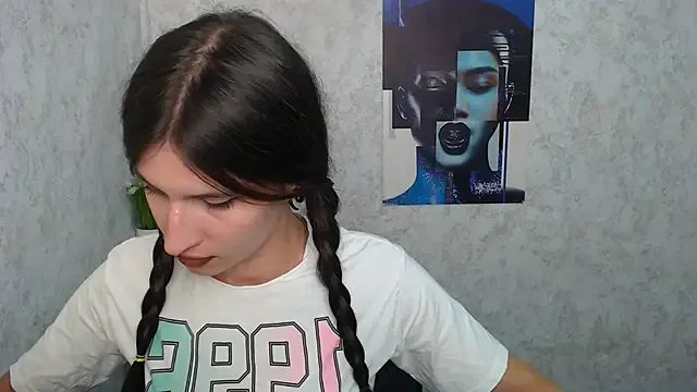 MaryEm976 on StripChat