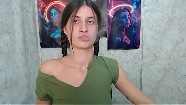 MaryEm976 on StripChat