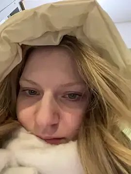 MaryHiggins — Sucking a dildo with saliva on her chest