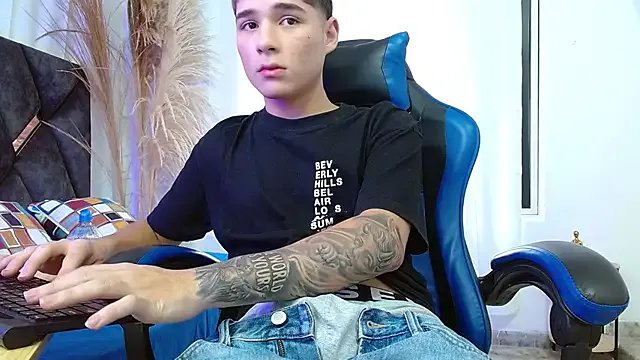 Mattass18 on StripChat