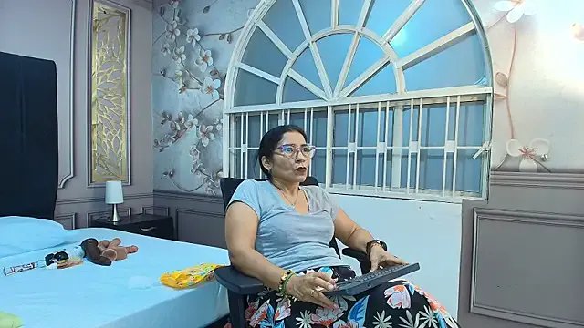 mature_bigass__ on StripChat