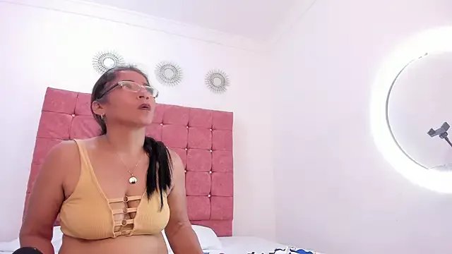 mature_bigass__ on StripChat