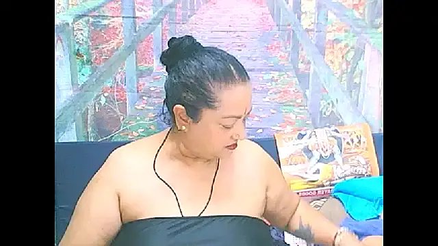 matureindian on StripChat
