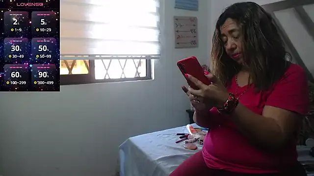 matureluna on StripChat