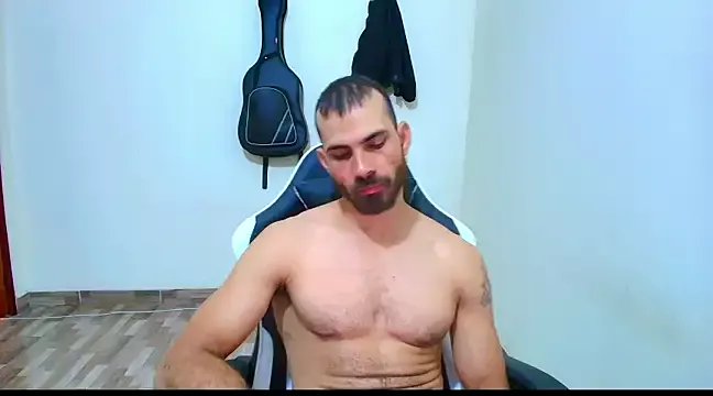 Freechat max_love255 on StripChat