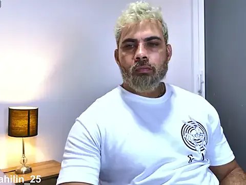 Freechat max_love255 on StripChat