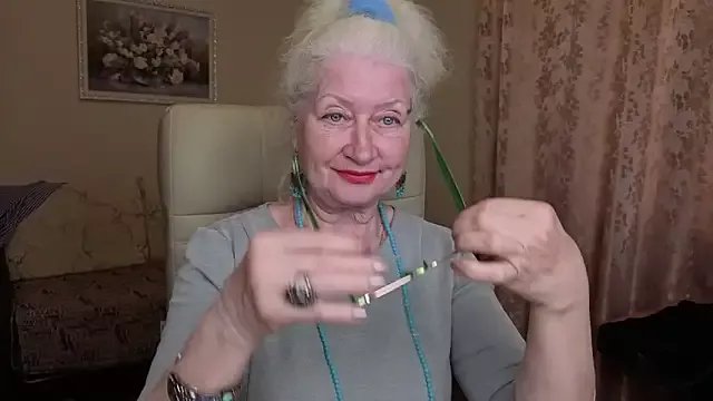 Maya_Mayflower on StripChat