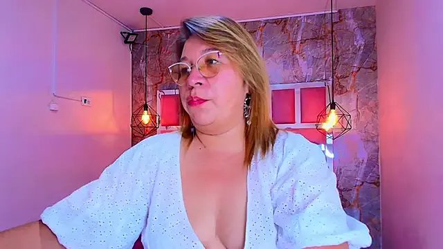 MaylinRosse_ on StripChat
