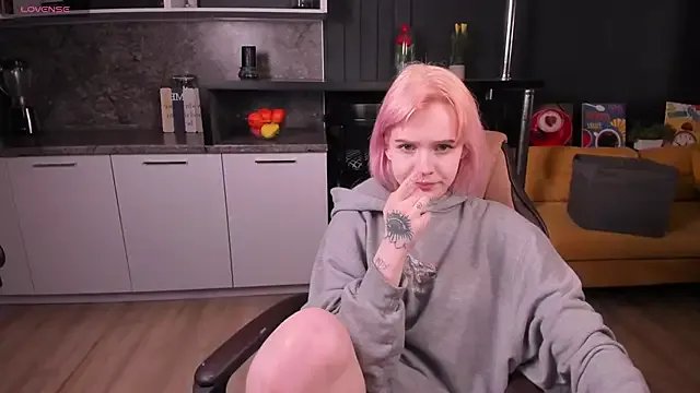 MayWins on StripChat