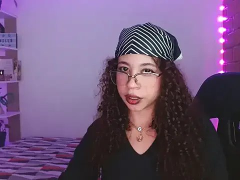 Medussa3033 on StripChat