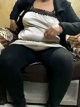 Meera_xxx on StripChat