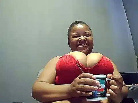 MegaBustyQueen on StripChat