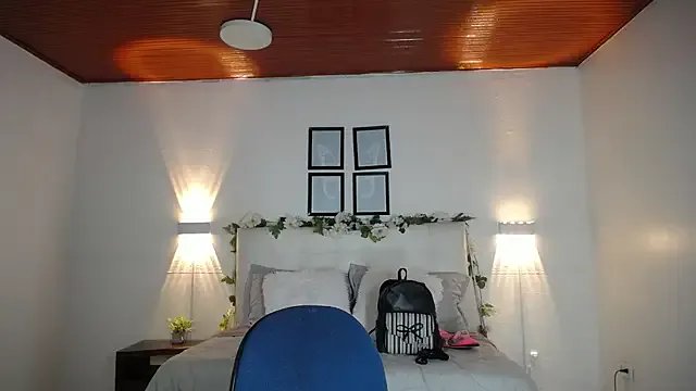 Megan_05_ on StripChat