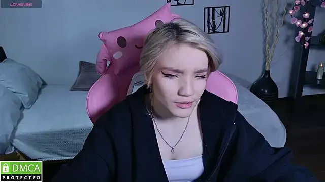 Megan_Lora on StripChat