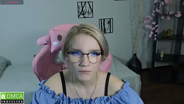 Megan_Lora on StripChat