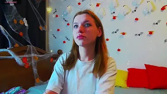 MeganNewCat on StripChat