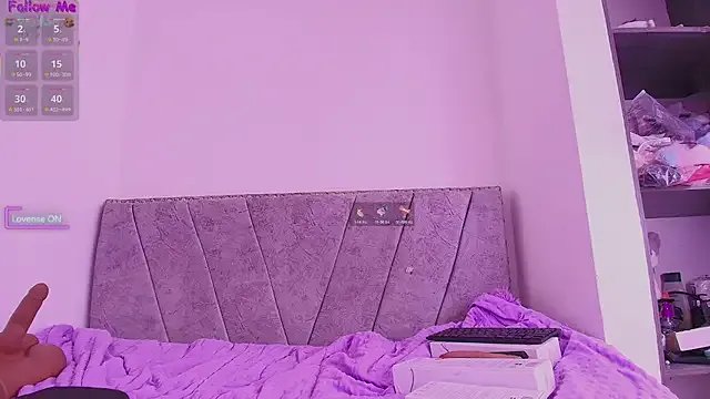 MeganRouss74 on StripChat