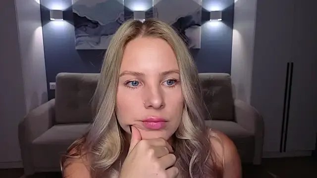 MelanieBennett on StripChat