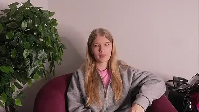 StripChat MelanyRuch is Freechat MelanyRuch — stand up and show my outfit