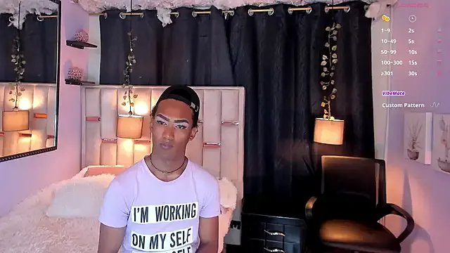 Freechat melody-rouss on StripChat