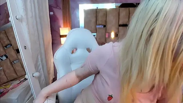 Melody_Lolii on StripChat
