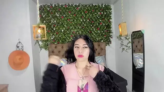 MelodyHott2 on StripChat