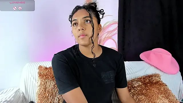 Melodymoore_ on StripChat
