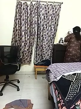 menaka-tamil on StripChat