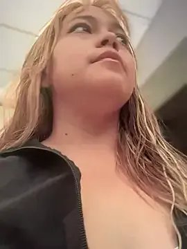 Freechat MerlyG on StripChat