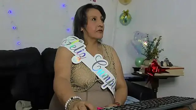 merlyna_goldens on StripChat