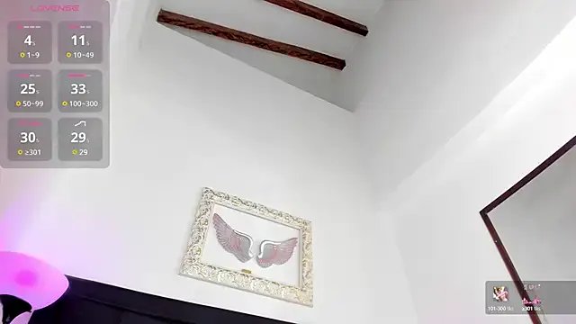 Mia_222 on StripChat