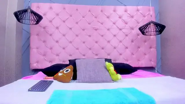 Mia_Horney on StripChat