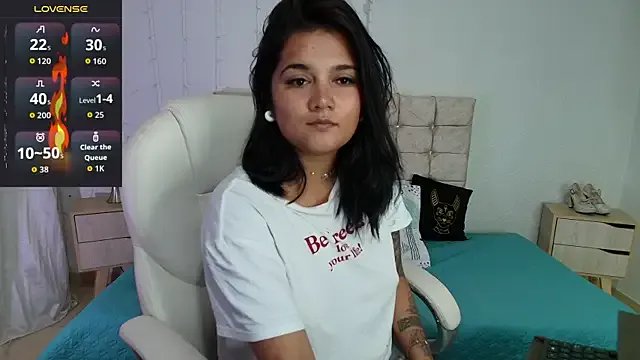 mia_traveluxe on StripChat