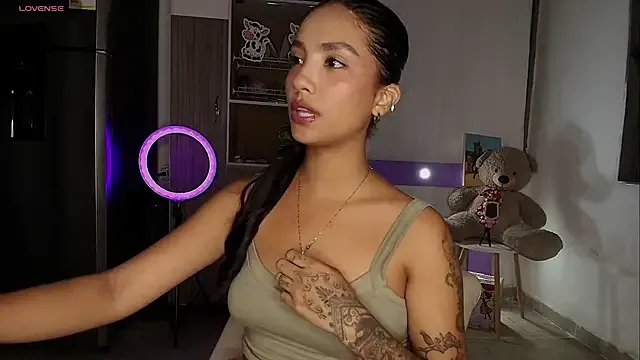 mia_yireth on StripChat