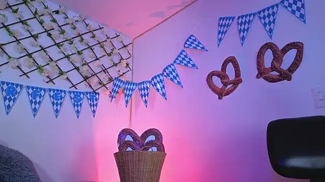 MiaCollinssx on StripChat