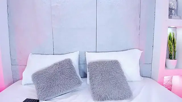 MiaCollson on StripChat