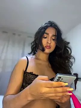 MiahWindsor on StripChat