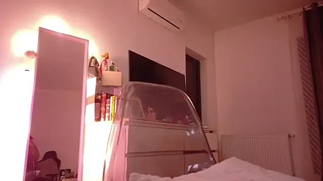 MiaKnoxxx on StripChat