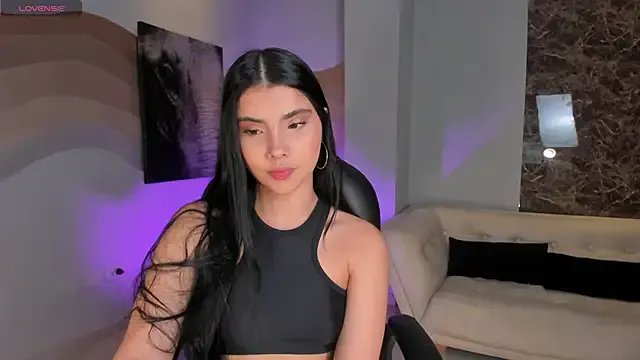 MiaLaurence on StripChat