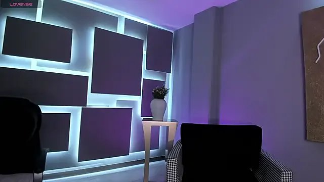 MiaLaurence on StripChat